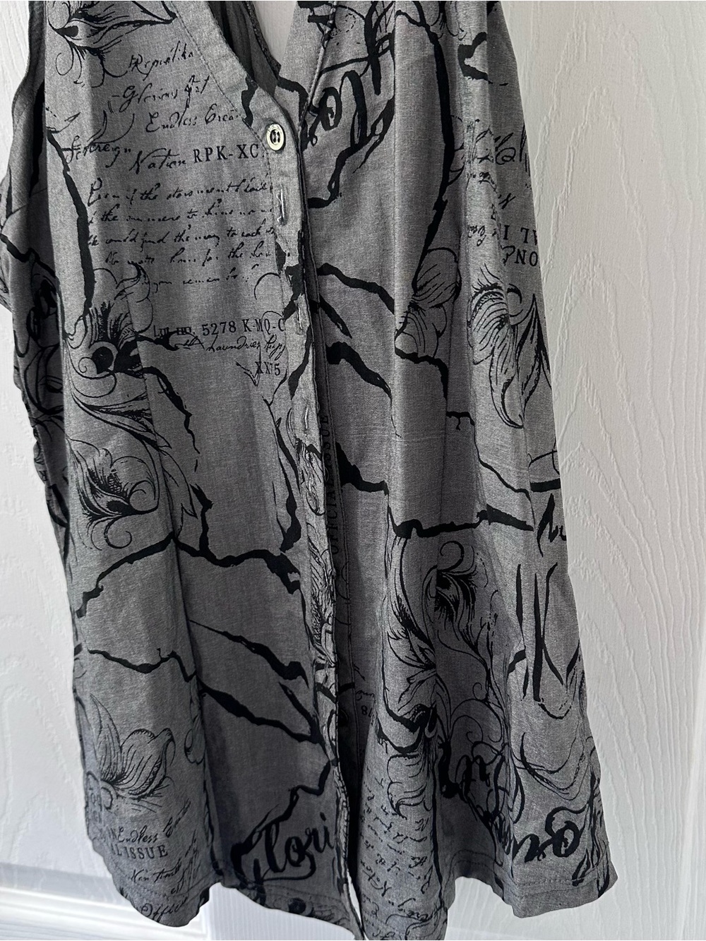 Womens Gray Script-Print Button Tank Top - Picture 3 of 7